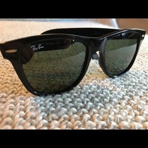 Ray-Ban Black Wayfarer sunglasses